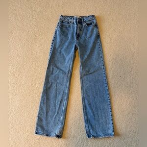 Abercrombie & Fitch AF 90’s Relaxed Jean High Rise Medium Wash
